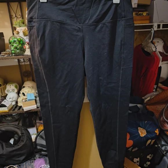 Set Of 3 Pair Of Leggings POP Fit Torrid  Black Red Activewear - Picture 8 of 10